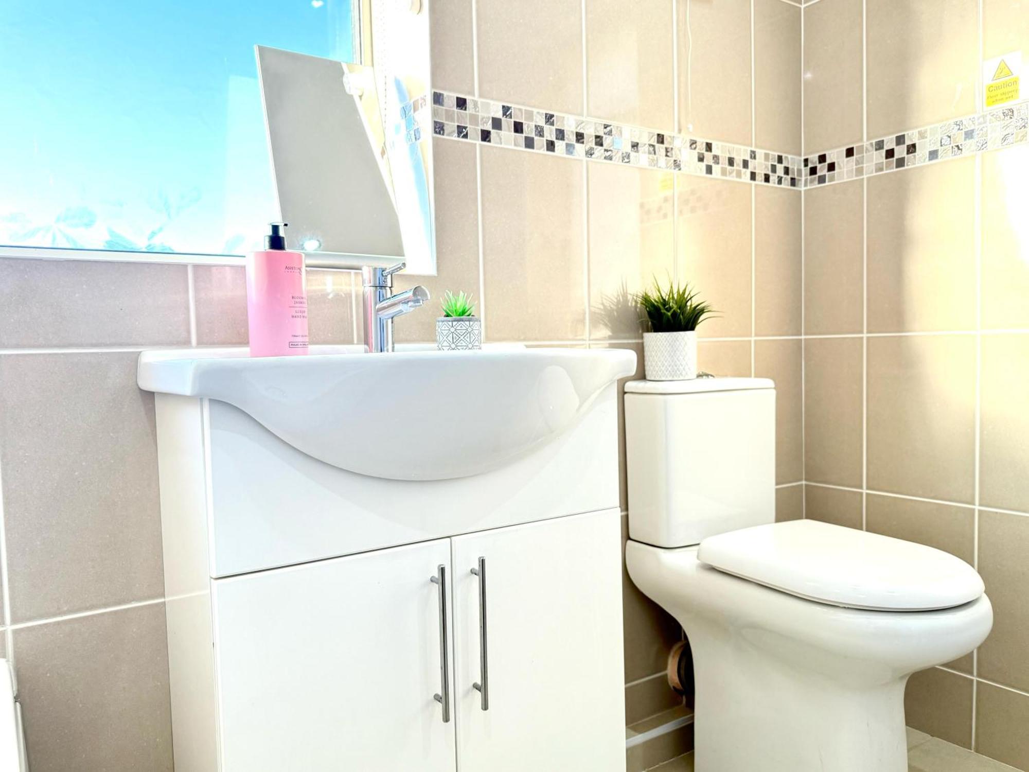 Stylish 3-Bedroom House With Garden & Free Parking'S, Prime Location With Private Garden Kidlington Buitenkant foto